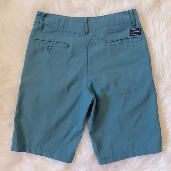 Boys Volcom Shorts - Picture 2 of 4